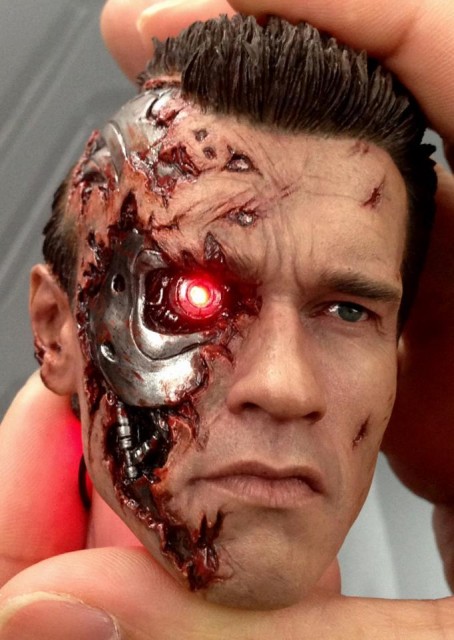 T-800 Battle Damage 1/4 Scale Figure