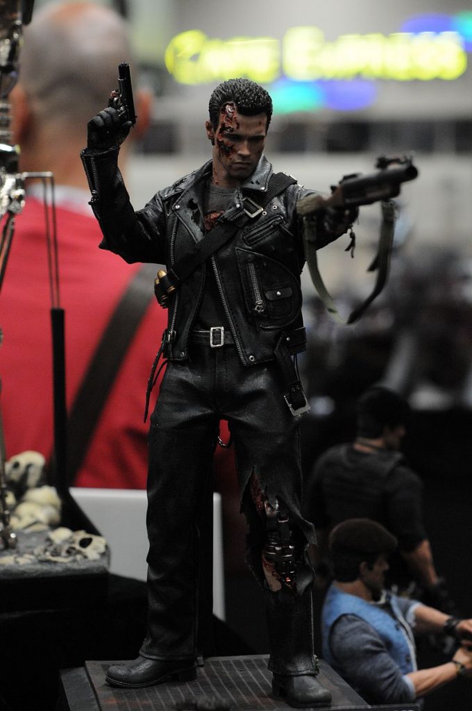 Hot Toys T-800 Battle Damaged 1/6th Scale