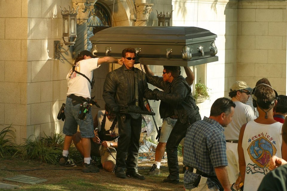 Terminator 3: Rise of the Machines Arnold Schwarzenegger Carrying Coffin
