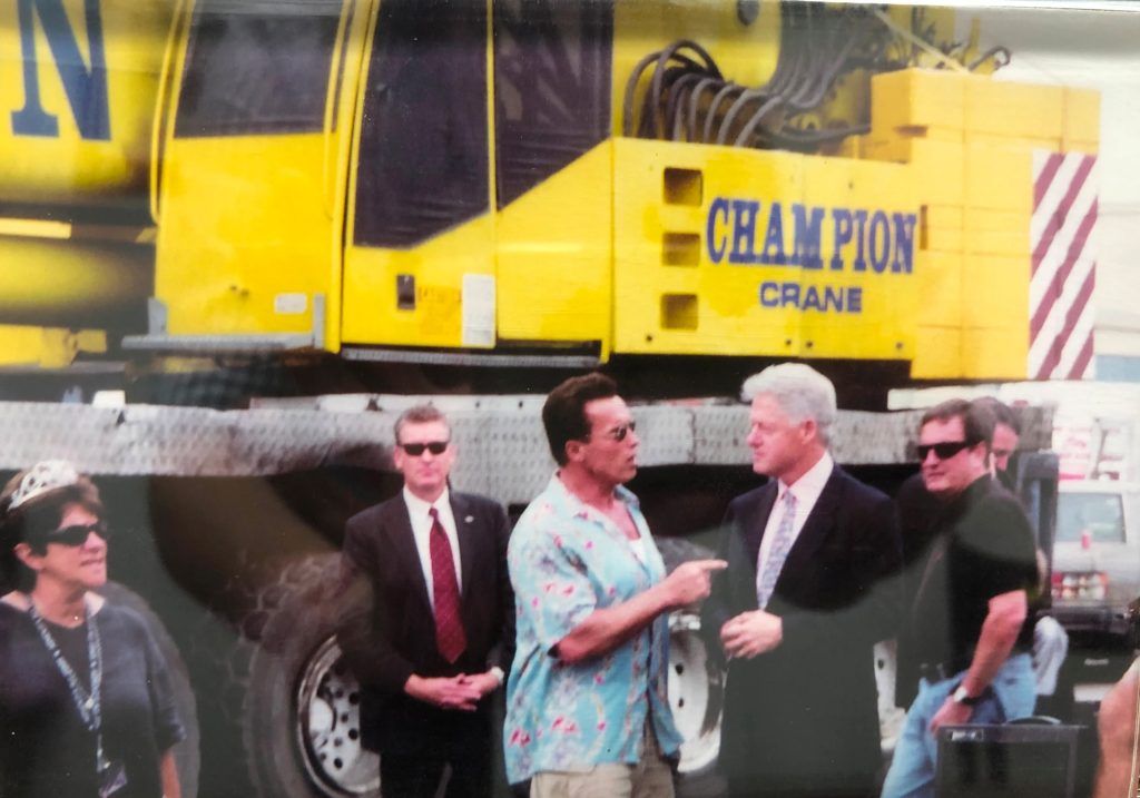 Terminator 3 Politics - Arnold Schwarzenegger With Bill Clinton on the set of T3